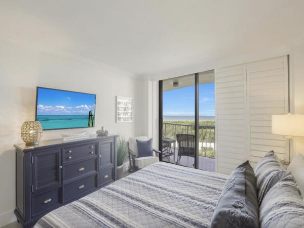 Two Bedroom Beachfront Vacation Condo in Marco Island